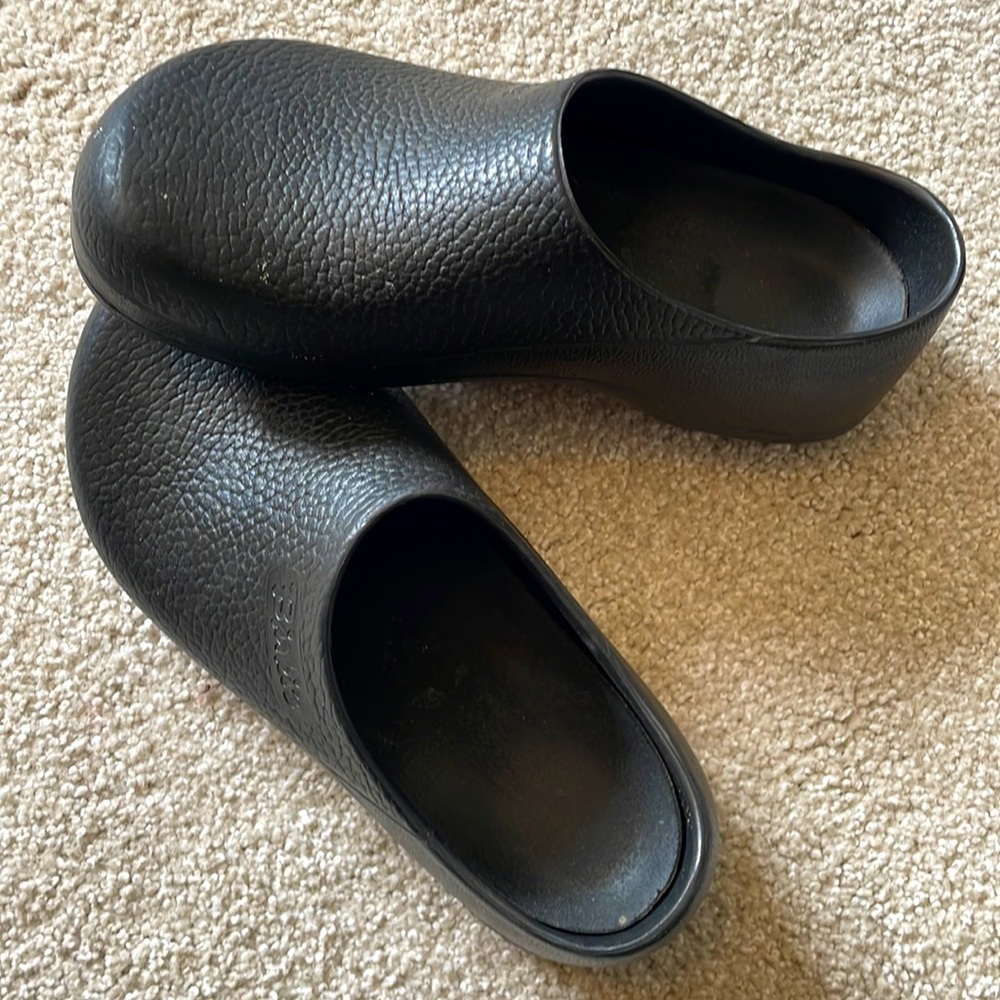 Unisex Birkenstock “Birki’s” Black Rubber Clogs -used